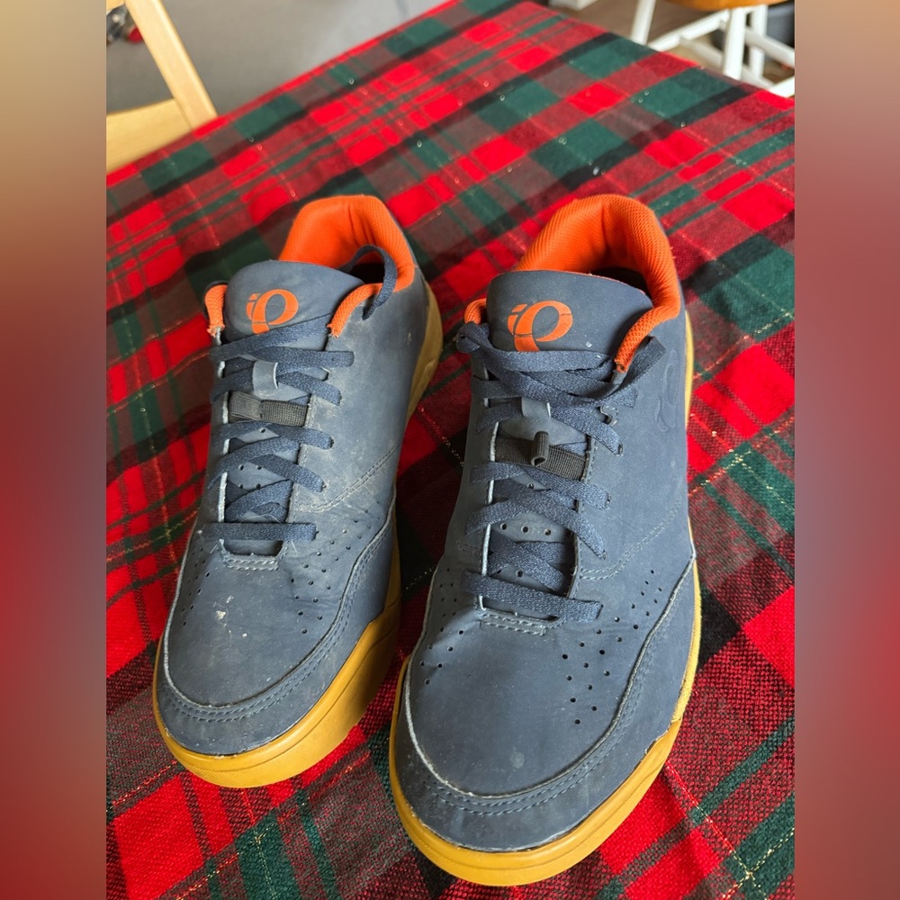 Pearl Izumi mountain bike flat pedal shoes